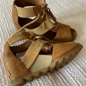 Sorel Wedge Sandals Size 8